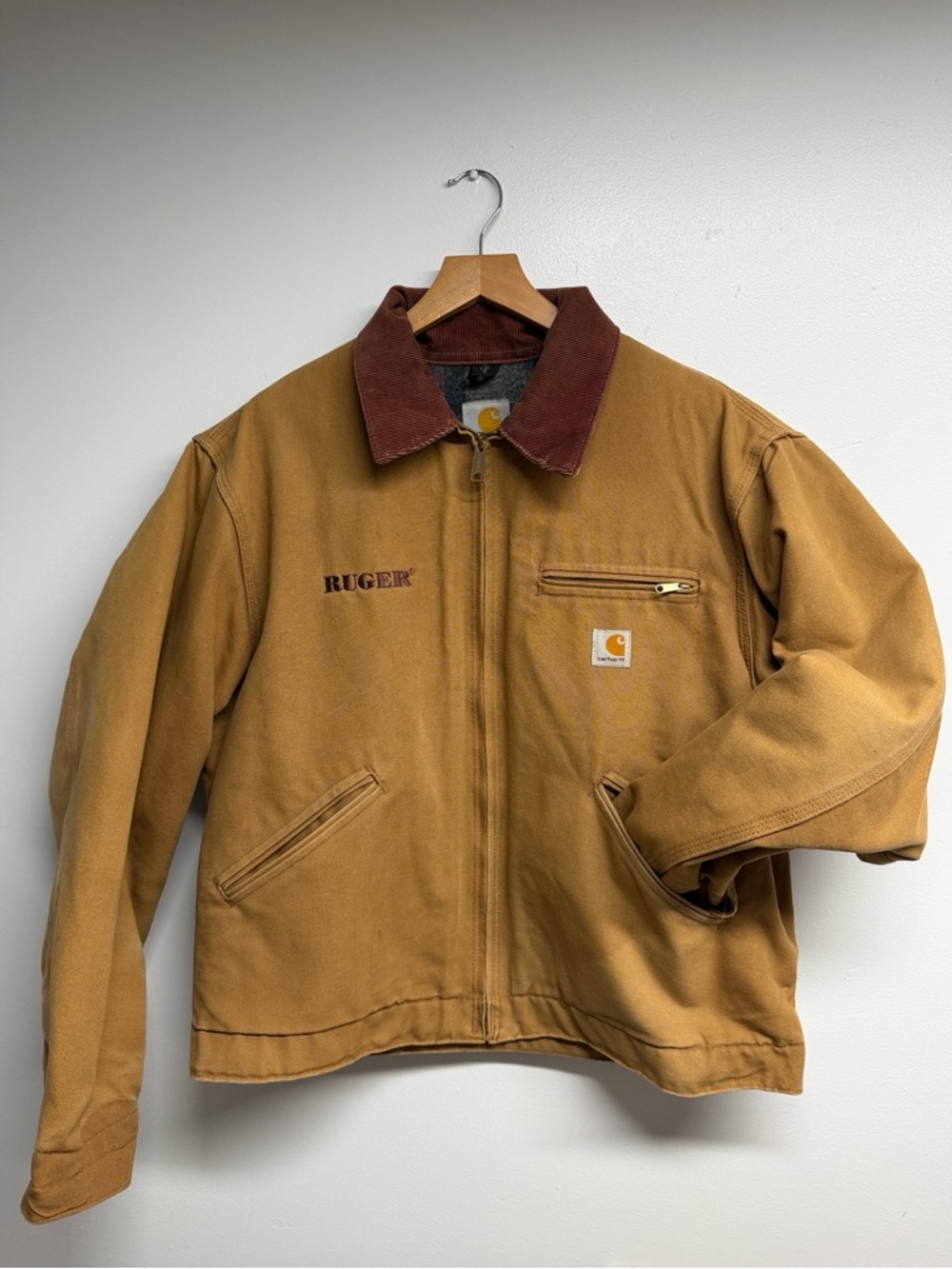 Carhartt Ruger J01 Detroit Jacket Size 44 Large VINTAGE 2009 Y2K GRAIL w. hood.